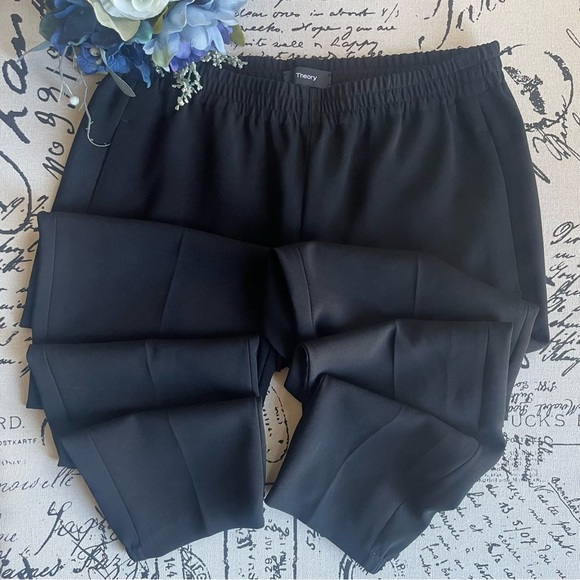 NWOT Theory Easy Jogger Regent Crepe Pull On Pants in Black with Pockets Size 4 - Picture 2 of 8